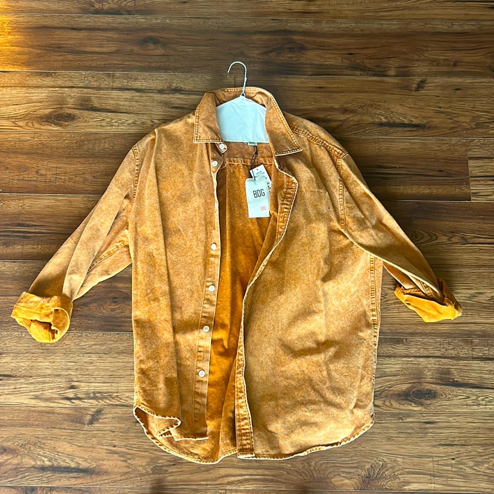 Large Button Up - Picture 1 of 4